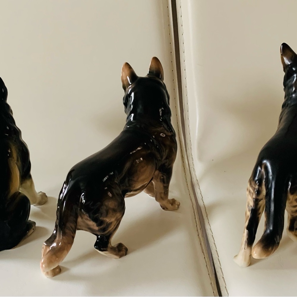 Vintage porcelain dog figurines from Japan - Picture 9 of 12
